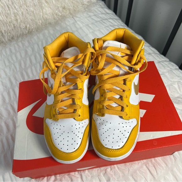 Nike Gold Cover Dunk high - Picture 2 of 5